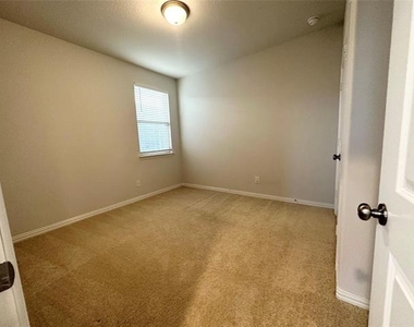 716 Monarch Lane - Photo Thumbnail 6