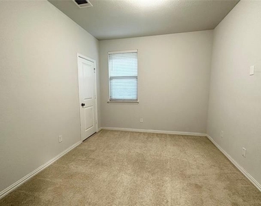 716 Monarch Lane - Photo Thumbnail 7