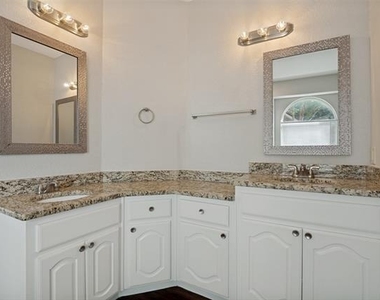305 Boulder Creek Drive - Photo Thumbnail 17