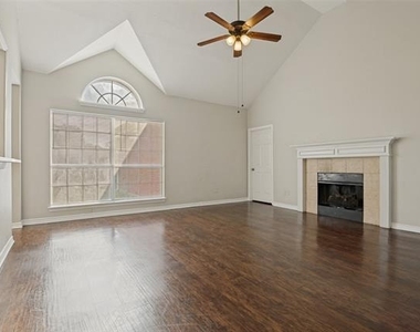305 Boulder Creek Drive - Photo Thumbnail 4