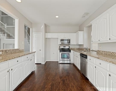 305 Boulder Creek Drive - Photo Thumbnail 8