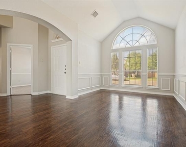 305 Boulder Creek Drive - Photo Thumbnail 5
