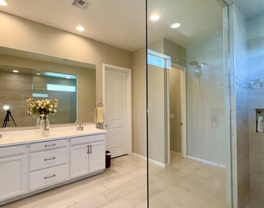 17979 W Hazelwood Street - Photo Thumbnail 16