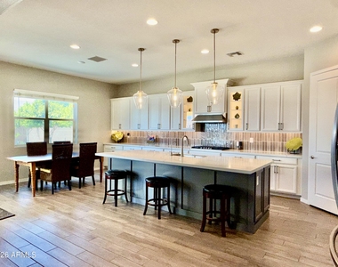 17979 W Hazelwood Street - Photo Thumbnail 8