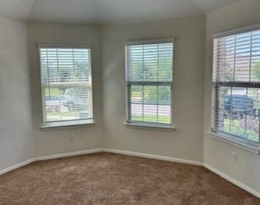 10008 Clemmons Road - Photo Thumbnail 5