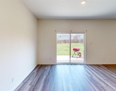 708 Bois D Arc Lane - Photo Thumbnail 6