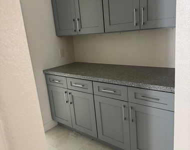 8837 W Highland Avenue - Photo Thumbnail 13