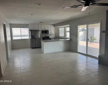 8837 W Highland Avenue - Photo Thumbnail 6