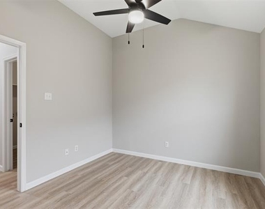 2051 Sunny Side Drive - Photo Thumbnail 21