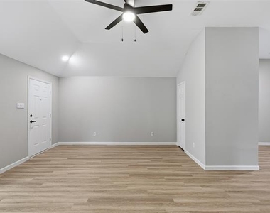 2051 Sunny Side Drive - Photo Thumbnail 12