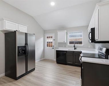 2051 Sunny Side Drive - Photo Thumbnail 13