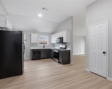 2051 Sunny Side Drive - Photo Thumbnail 15