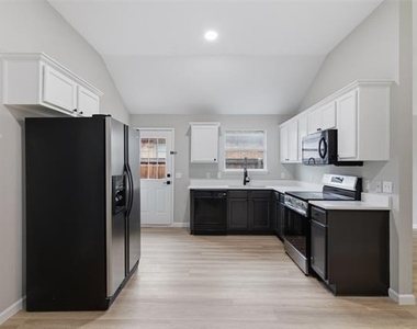 2051 Sunny Side Drive - Photo Thumbnail 14