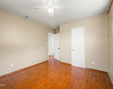 1823 E Sunland Avenue - Photo Thumbnail 15