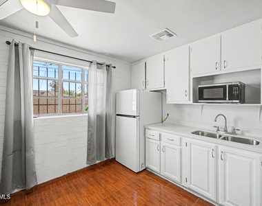 1823 E Sunland Avenue - Photo Thumbnail 9