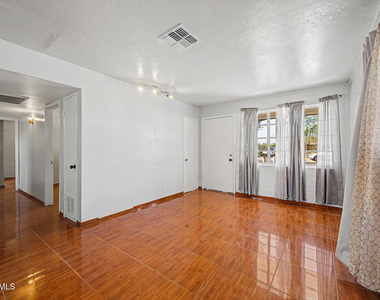 1823 E Sunland Avenue - Photo Thumbnail 7