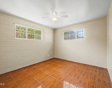 1823 E Sunland Avenue - Photo Thumbnail 14
