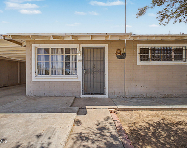 1823 E Sunland Avenue - Photo Thumbnail 3