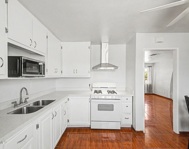 1823 E Sunland Avenue - Photo Thumbnail 11