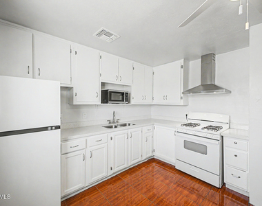 1823 E Sunland Avenue - Photo Thumbnail 10