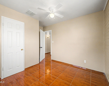 1823 E Sunland Avenue - Photo Thumbnail 17