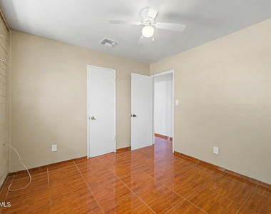 1823 E Sunland Avenue - Photo Thumbnail 13
