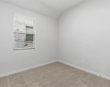 3912 Sandstone Drive - Photo Thumbnail 15