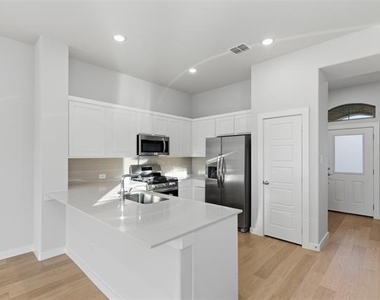 3912 Sandstone Drive - Photo Thumbnail 5