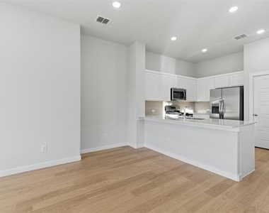 3912 Sandstone Drive - Photo Thumbnail 7