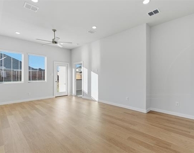 3912 Sandstone Drive - Photo Thumbnail 10