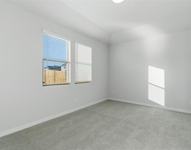 3912 Sandstone Drive - Photo Thumbnail 11
