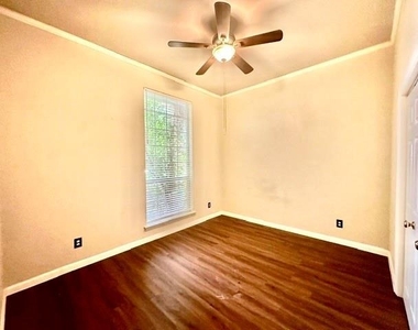 2407 Page Place - Photo Thumbnail 12