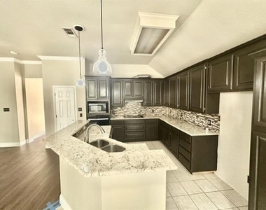 2407 Page Place - Photo Thumbnail 5
