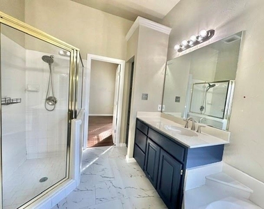 2407 Page Place - Photo Thumbnail 9
