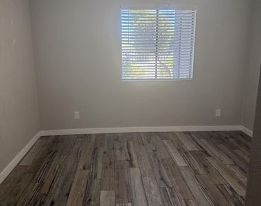 1215 E Lemon Street - Photo Thumbnail 6