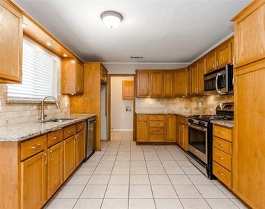 3406 Hastings Drive - Photo Thumbnail 11