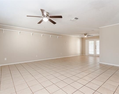 3406 Hastings Drive - Photo Thumbnail 6