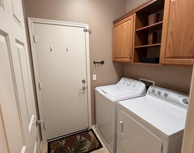 2312 N Hudson Drive - Photo Thumbnail 13
