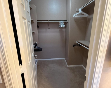 2312 N Hudson Drive - Photo Thumbnail 16