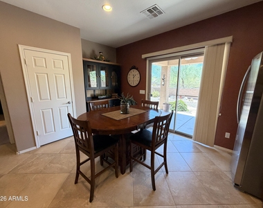 2312 N Hudson Drive - Photo Thumbnail 5