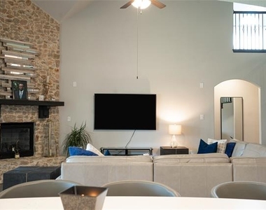 313 Airlene Lane - Photo Thumbnail 9