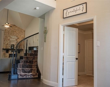 313 Airlene Lane - Photo Thumbnail 4