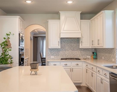 313 Airlene Lane - Photo Thumbnail 7