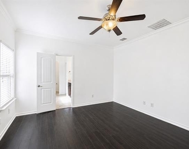 9113 Holliday Lane - Photo Thumbnail 12