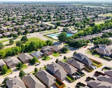 9113 Holliday Lane - Photo Thumbnail 34