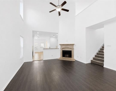 9113 Holliday Lane - Photo Thumbnail 4