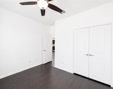 9113 Holliday Lane - Photo Thumbnail 20