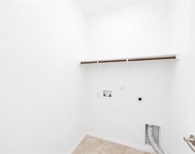 9113 Holliday Lane - Photo Thumbnail 16