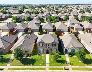 9113 Holliday Lane - Photo Thumbnail 32