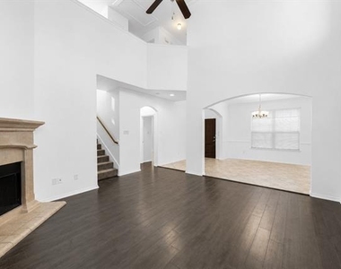 9113 Holliday Lane - Photo Thumbnail 6